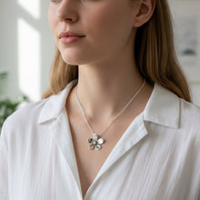 Flora Daisy Necklace